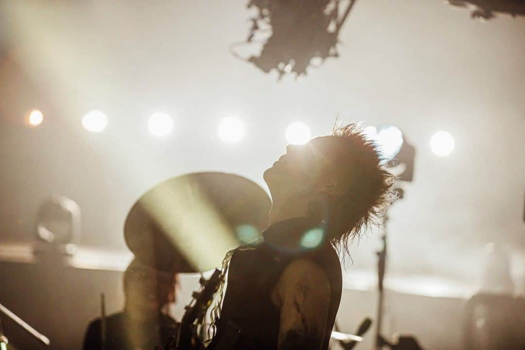 Crossfaithさんのインスタグラム写真 - (CrossfaithInstagram)「Couple of live shots from 'SPECIES VIRTUAL WORLD TOUR - OPEN THE DIMENSIONS’!  If you haven't checked our first virtual show,  you're missing it big time! Go check more details here: https://tokyosessions.com/  「SPECIES VIRTUAL WORLD TOUR - OPEN THE DIMENSIONS」ライブ写真を一部公開！  9月22日23時59分まで見逃し配信も視聴可能です。通常・限定Tシャツ付きチケットも今月22日まで購入可能なのでチェックしてみてください。  詳しくはコチラ▷ https://tokyosessions.com/  Photo by @nishimakitaichi」9月18日 21時00分 - crossfaithjapan