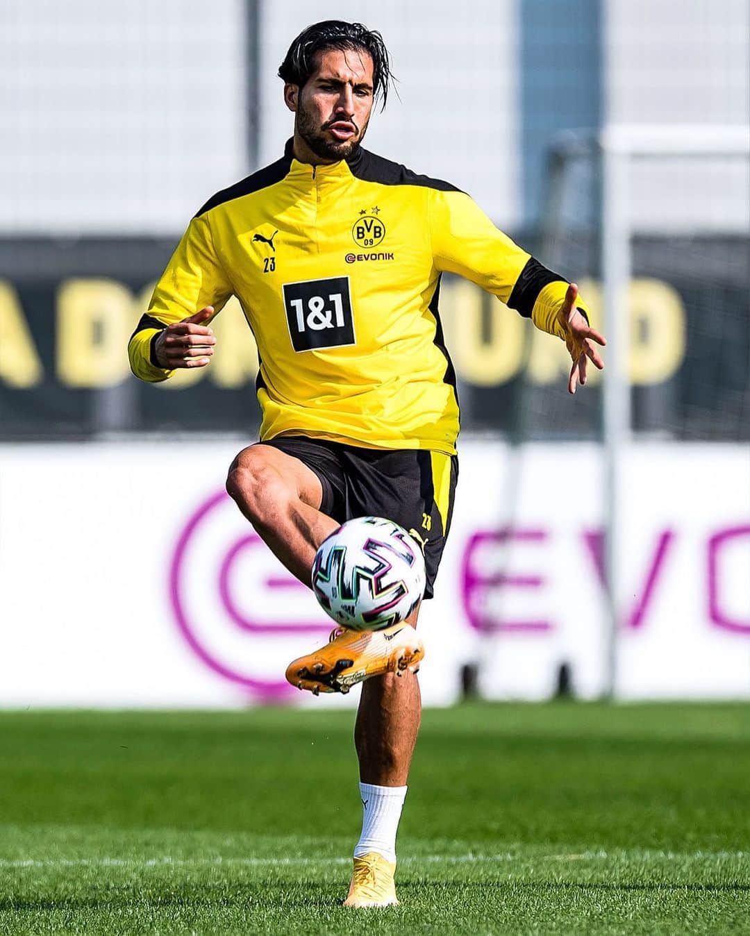エムレ・カンのインスタグラム：「Focus 💯 Can't wait for the Bundesliga start.. Auf Geht's @BVB09 ⚽!」