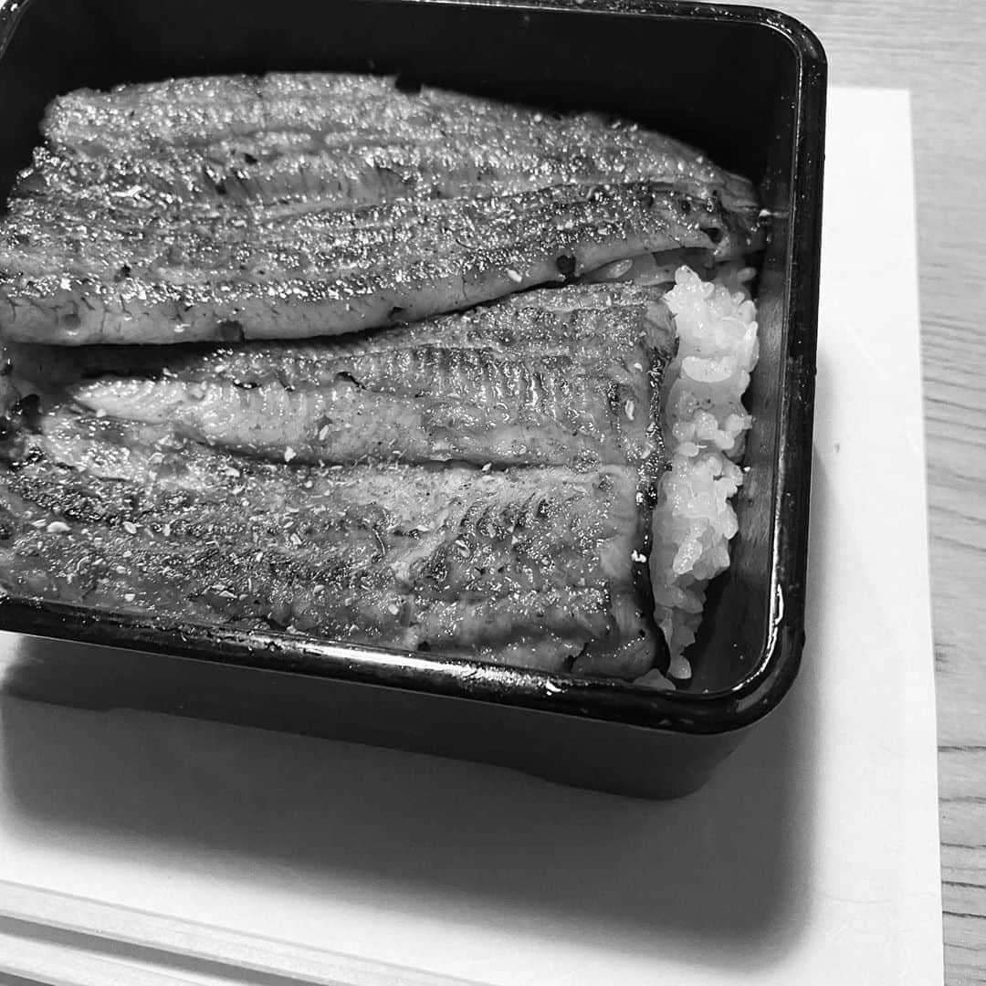 中野恵那さんのインスタグラム写真 - (中野恵那Instagram)「昨日たべた鰻。 鰻ってなんでこんなに美味しいんだ 好きな食べ物ベスト5位には入る☺︎✌︎」9月18日 21時07分 - nakano.ena