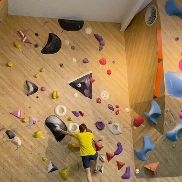 ホン・イン・リーのインスタグラム：「許願路線 💓 有 @tupclimbing_taiwan 真好 #抱石 #bouldering」