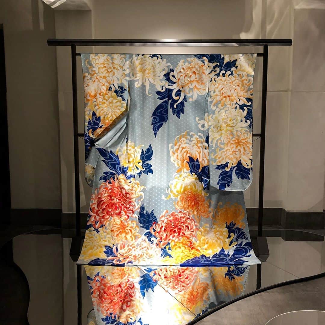 フィガロジャポンさんのインスタグラム写真 - (フィガロジャポンInstagram)「京友禅の老舗、千總の展示会へ。鏡花水月と題し、水や水面をイメージした作品が、kudan houseの建築と美しく対峙していました。（編集MI） #きもの #千總 #和 #kimono」9月18日 21時16分 - madamefigarojapon
