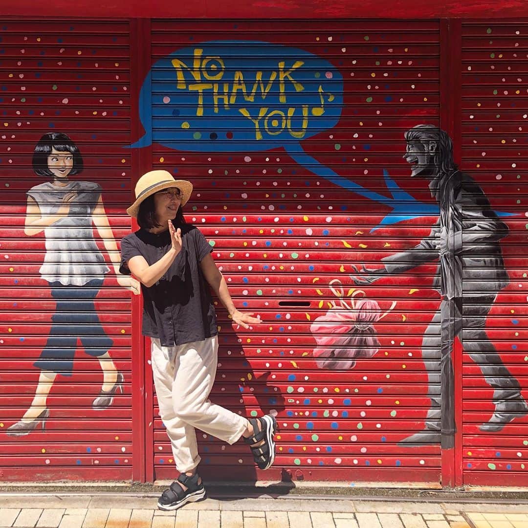 yukaのインスタグラム：「No thank you ♪ ・ 【壁and…】写真展も、 明日19日が最終日となります。 16:00までです。 ・ 遠方のお友達も訪れてくれたり、 思わぬ産物「ハート探し」で ゲームみたいになったり。 ・ "壁"の写真の面白さ、楽しさ、オシャレさを感じてもらえたようで、 私も楽しめました☺︎ ・ 後1日頑張ります。 ・ #ザ壁部 #igersjp #team_jp_ #instagramjapan #シャッター #シャッター画 #toyohashiphoto  #クラストコ #豊橋」