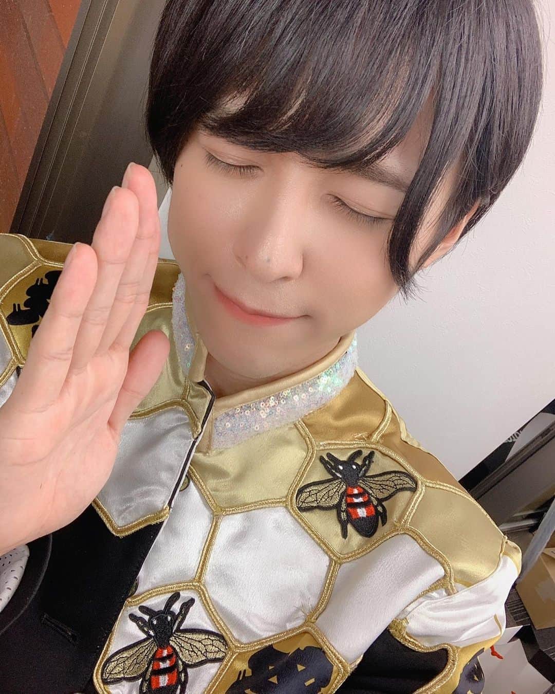 祭nine.のインスタグラム：「ﾋﾄｺﾏ。 .  みんながいっぱい笑っていれますように👼🤲 . #祭nine. #うらぽん  #浦上はいくら食べても太らない身体が欲しいです #神頼みツアー #そーたまる◎体調には気をつけてね🥺」