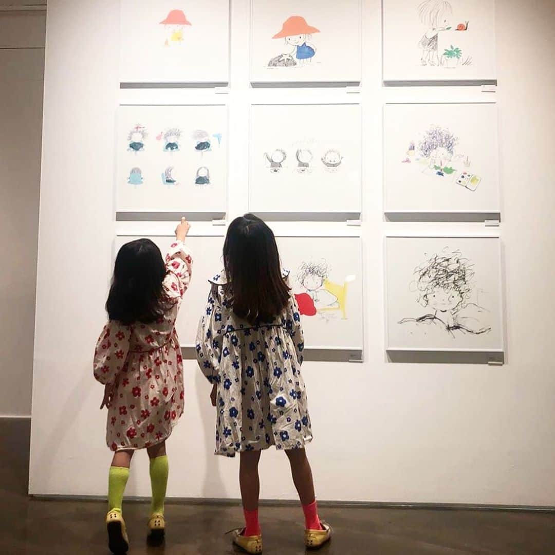 Jane Masseyさんのインスタグラム写真 - (Jane MasseyInstagram)「My Colouring Life exhibition is now showing at Lotte Gallery Gwangju. I’m loving seeing all your photos from @lottegallery_ict (now closed), Gwangju and Geochang Cultural Foundation. Geochang has been closed due to Covid but is scheduled to reopen on September 21st. Please check with the galleries for confirmation.  Special thanks to Lee Ji-young at Platform A for the curation. @jyleeplatforma 💙 Thank you for the photos to @jeongeunseon279 @mingming_____e @kimchaedong and @soda_vitamin  I hope you enjoy the exhibition if you can make it! @lottegallery_official #janemasseyillustration #janemassey」9月18日 21時26分 - janemasseyillustration
