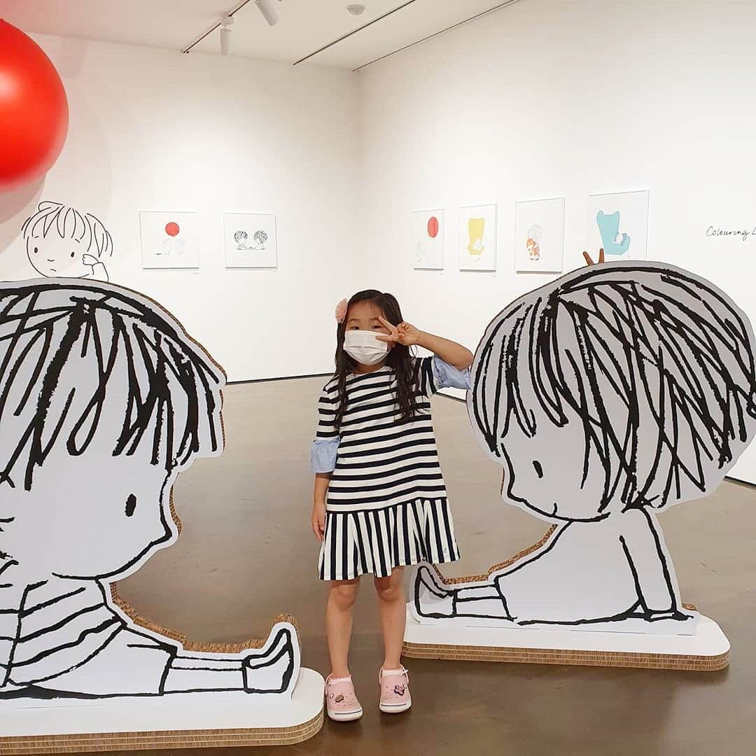 Jane Masseyさんのインスタグラム写真 - (Jane MasseyInstagram)「My Colouring Life exhibition is now showing at Lotte Gallery Gwangju. I’m loving seeing all your photos from @lottegallery_ict (now closed), Gwangju and Geochang Cultural Foundation. Geochang has been closed due to Covid but is scheduled to reopen on September 21st. Please check with the galleries for confirmation.  Special thanks to Lee Ji-young at Platform A for the curation. @jyleeplatforma 💙 Thank you for the photos to @jeongeunseon279 @mingming_____e @kimchaedong and @soda_vitamin  I hope you enjoy the exhibition if you can make it! @lottegallery_official #janemasseyillustration #janemassey」9月18日 21時26分 - janemasseyillustration