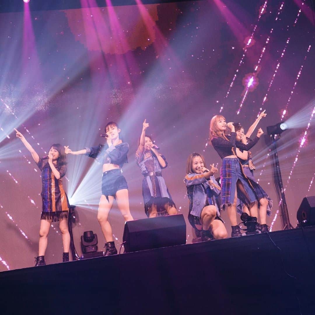 東京パフォーマンスドールのインスタグラム：「ダンスサミット2020﻿  ～NO LIVE, NO TPD.～ Ver.2.0﻿ ﻿ 昨日開催されたライブの写真を少しずつ公開していきます( ¨̮⋆)﻿ ﻿ 只今見逃し配信も実施中なので﻿ ぜひ、写真だけでなくパフォーマンスするメンバーも堪能してくださいね♪﻿ ﻿ ﻿ ▽見逃し配信﻿ https://stagecrowd.live/s/live048/?ima=1057﻿ ﻿ ▽クイズ企画も実施中！﻿ https://tpd-web.com/sp/news.html#ns14258﻿ ﻿ 🄿🄷🄾🅃🄾﻿ Jumpei Yamada(J.Y.P.O.)﻿ ﻿ #TPD2020﻿ #東京パフォーマンスドール﻿ #tokyoperformancedoll﻿ #無観客ライブ﻿ #オンラインライブ﻿ #見逃し配信﻿ #idol﻿ #高嶋菜七 ﻿ #上西星来 ﻿ #櫻井紗季 ﻿ #浜崎香帆 ﻿ #脇あかり ﻿ #橘二葉」