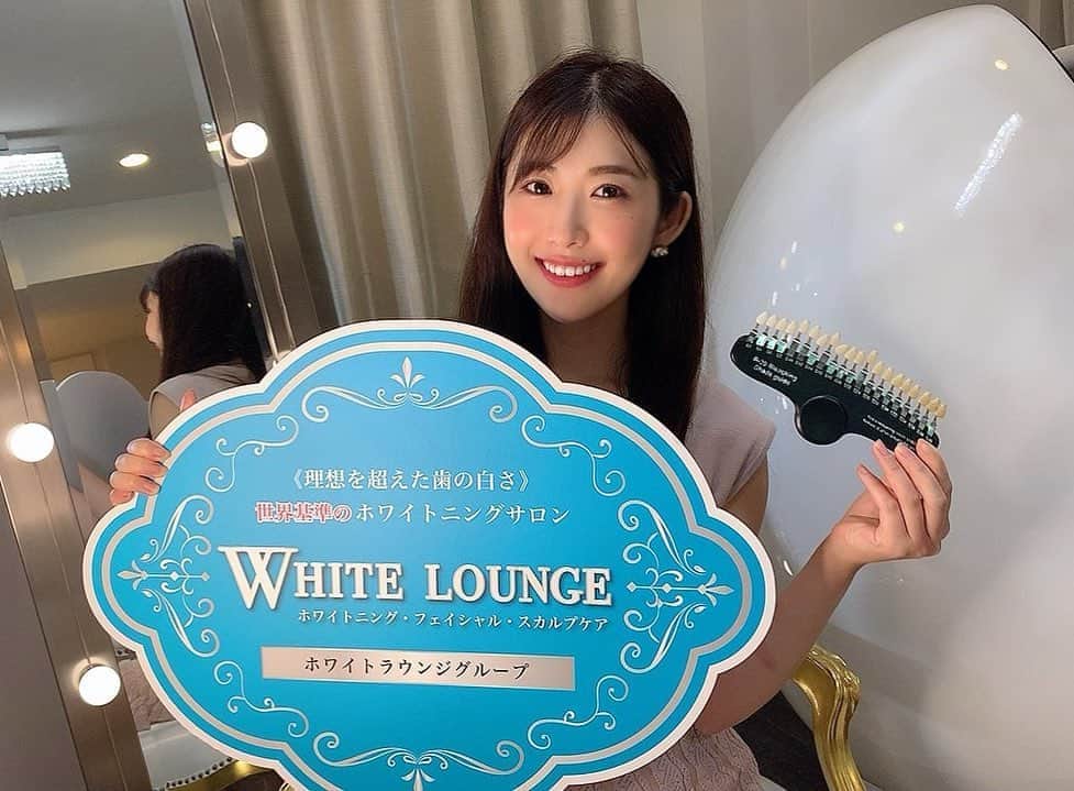 のインスタグラム：「@whitelounge.ginza で でホワイトニングしてきました🌸 ワインを飲むので色素沈着がどうしても気になっていたの。 短い時間で白くなってとっても嬉しいです😊💗  私のインスタを見た！で10分×3照射24000円が90%OFFの2970円でできるみたいなので 是非行ってみてくださいね✨ . 🦷ホワイトラウンジ銀座🦷 . @whitelounge.ginza . 〒104-0041 東京都中央区新富1-17-6 . 朝11時から夜22時まで営業中❗️  #歯 #美容 #東京 #エステ #白い歯 #ホワイトニング #セルフホワイトニング #ワインエキスパート#ミスワイン#神主」
