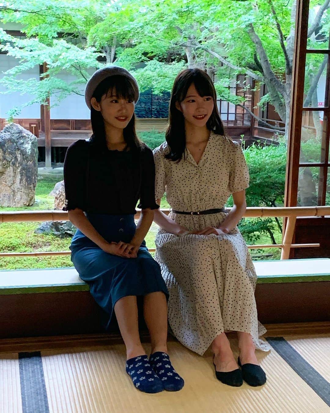 齋藤佳穂のインスタグラム：「寺社巡りパート2 ゆいちゃんとのオフショット💗  #寺社巡り #建仁寺 #東山 #ミスキャンパス立命館  #ミスキャン #ミスキャンパス #ミス立命館 #立命館大学 #京都 #女子大生  #ritsumeikan #京都カフェ #京都スイーツ #よーじやカフェ」