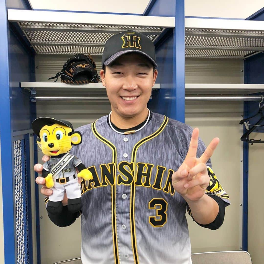 阪神タイガースさんのインスタグラム写真 - (阪神タイガースInstagram)「今日のヒーロー2HRの大山選手‼️ #大山悠輔 選手 #逆転満塁ホームラン & #2ランホームラン #ナイスバッティング✨ #2HRの✌️ #今日のヒーロー #阪神タイガース #its勝笑timeオレがヤル」9月18日 21時36分 - hanshintigers_official