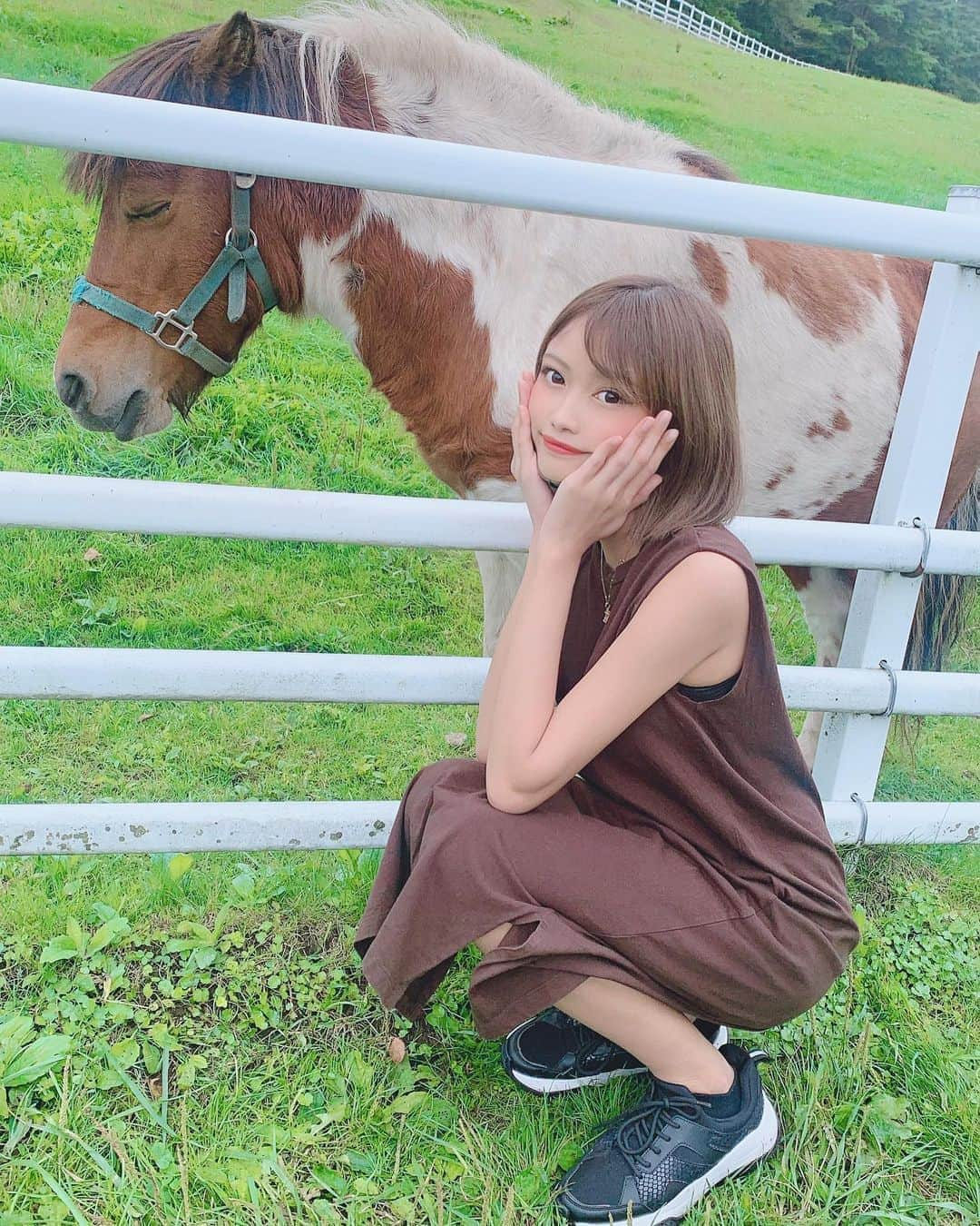 中原鈴奈さんのインスタグラム写真 - (中原鈴奈Instagram)「可愛い可愛いポニー🐴🤎 目瞑ってるの😍 山梨県立まきば公園に行ってきたよ⛰ 自然と動物たちに戯れてリフレッシュできた☘ ・ ・ ・ #山梨県 #北杜市 #大泉町 #山梨県立まきば公園 #まきば公園 #自然#緑 #動物 #ポニー #馬 #ふれあい#戯れ #癒し #癒しの空間 #リフレッシュ #休日 #プチ旅行#yamanashi #ponny #refresh #chill #instagram #instagood #instalikes #followｍe #いいね返し」9月18日 21時38分 - rinrin1228_