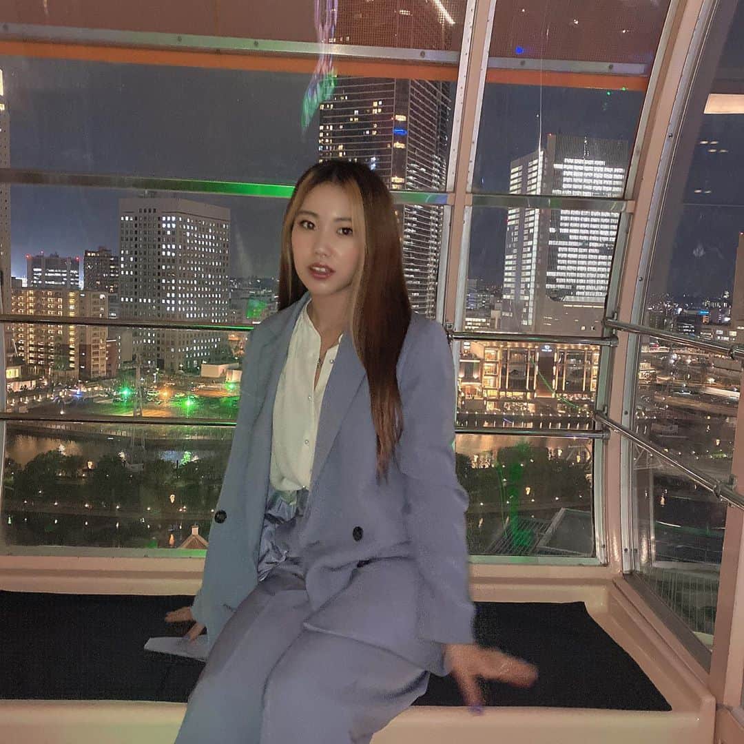 RIKAさんのインスタグラム写真 - (RIKAInstagram)「改めてなくてはならない存在と気づけた2人👩‍👧‍👧　朝まで真剣な話ができたのもいい思い出✨時間を戻してこの日もう一回したい🧁🧸⏳  #64階スイートルームにてハングオーバー #もうちょいいける #手作りブレスレットを作らされる #正直かわいい #観覧車の一周ばり一瞬 #もっと景色みよ #HappyBirthdayYuki0921🎁」9月18日 21時39分 - fromrika