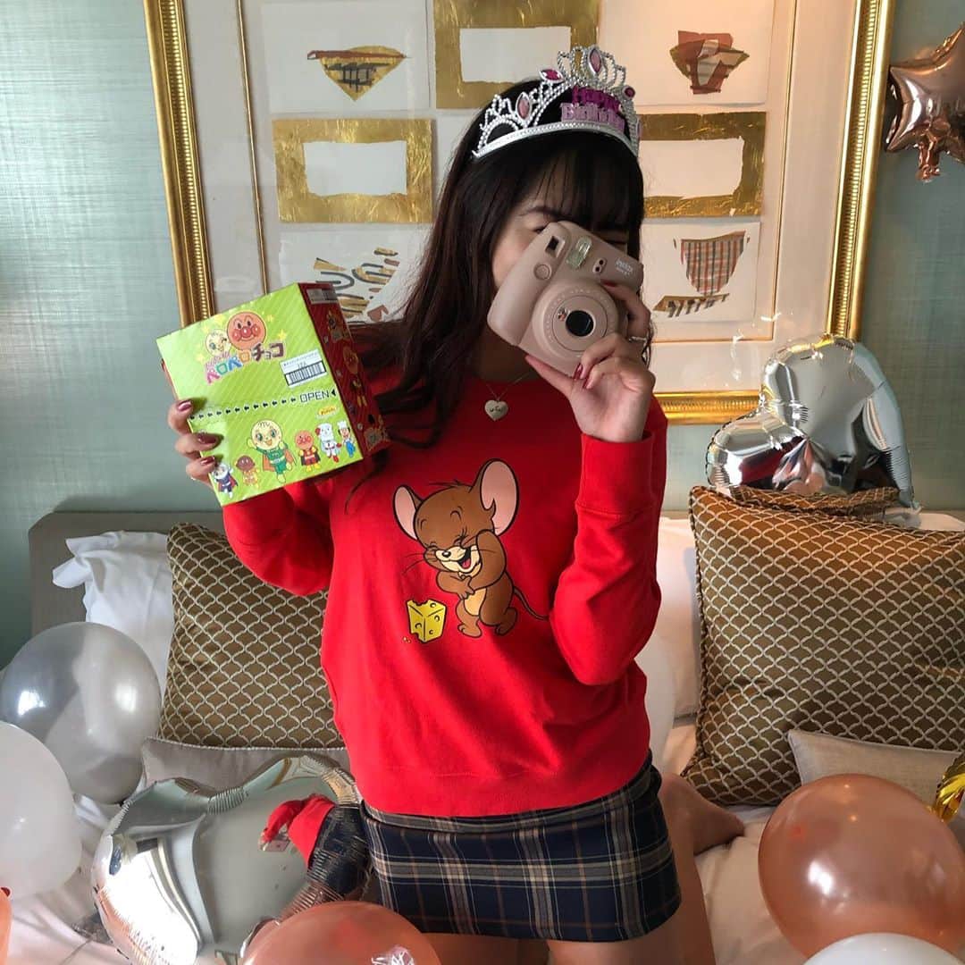 RIKAさんのインスタグラム写真 - (RIKAInstagram)「改めてなくてはならない存在と気づけた2人👩‍👧‍👧　朝まで真剣な話ができたのもいい思い出✨時間を戻してこの日もう一回したい🧁🧸⏳  #64階スイートルームにてハングオーバー #もうちょいいける #手作りブレスレットを作らされる #正直かわいい #観覧車の一周ばり一瞬 #もっと景色みよ #HappyBirthdayYuki0921🎁」9月18日 21時39分 - fromrika