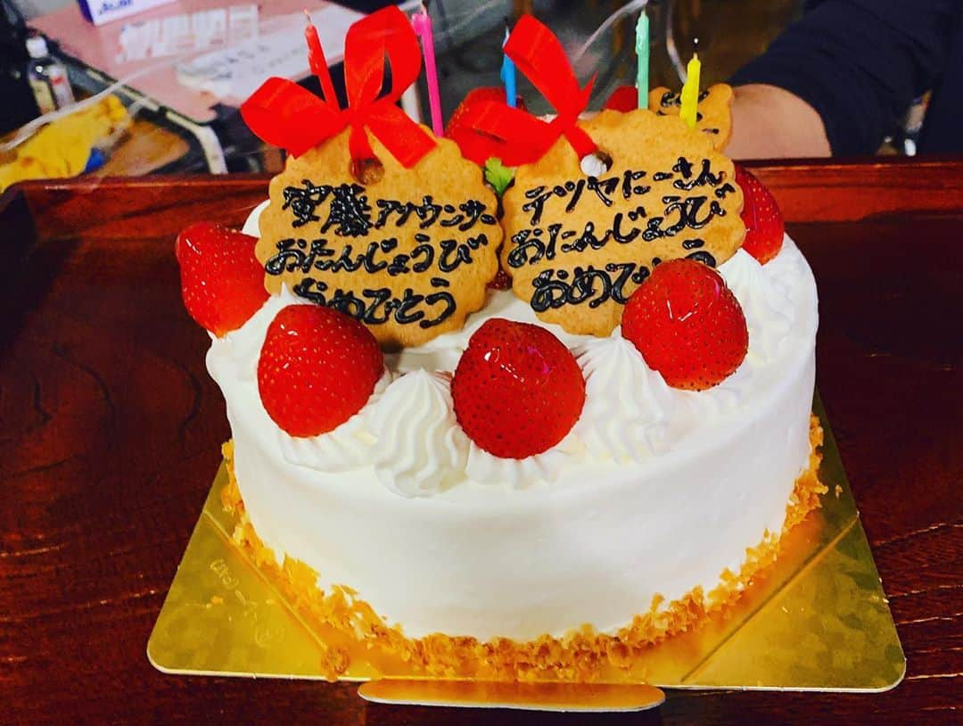 HIROさんのインスタグラム写真 - (HIROInstagram)「マエオカテツヤさん安藤アナウンサーお誕生日おめでとう🎂🎊🎉 #お誕生日 #おめでとう #誕生日ケーキ #生放送終わり #近くのケーキ屋 #漫画家 #アナウンサー #マエオカテツヤ #安藤アナウンサー」9月19日 8時32分 - hiro19770420