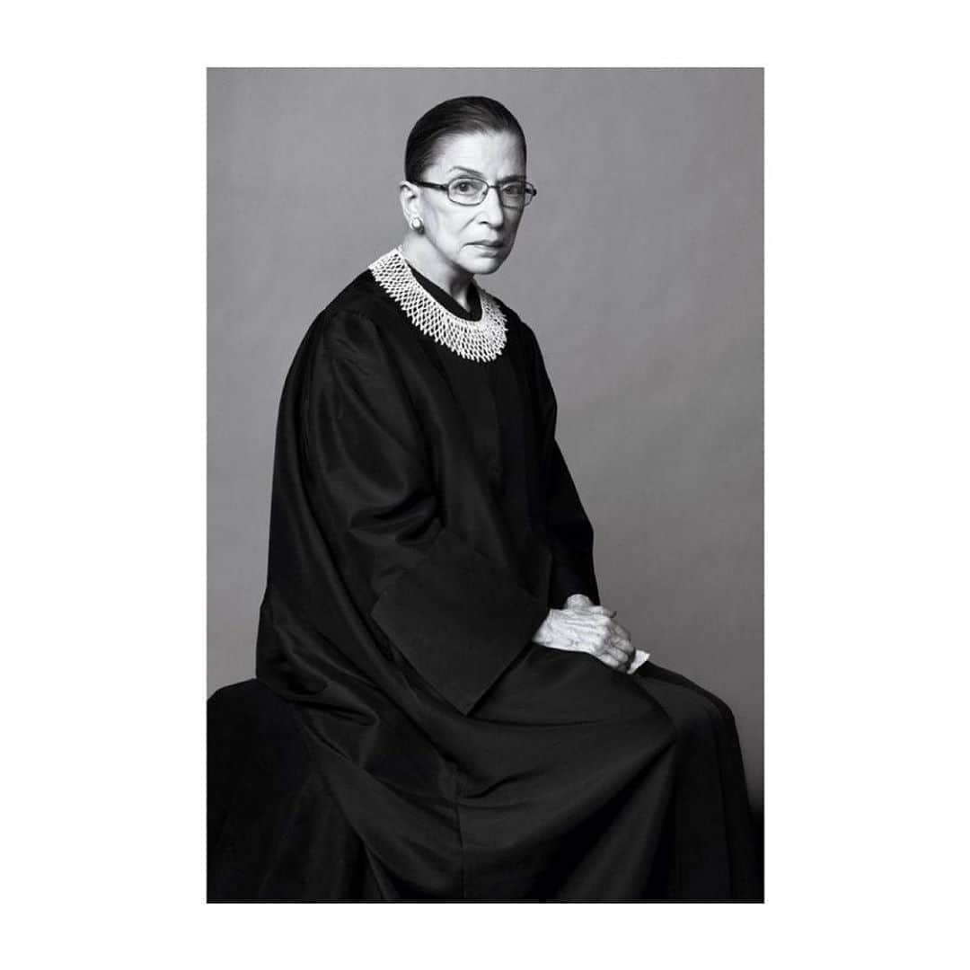 チャーリー・カーバーのインスタグラム：「Speechless 💔 We’ve lost a true American hero. RIP Justice Ruth Bader Ginsburg.」