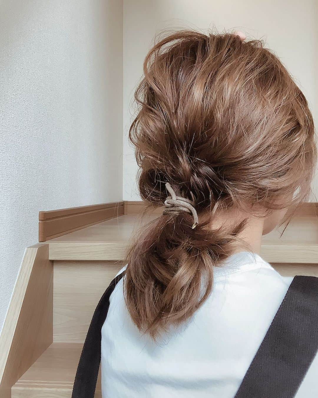 Erikaさんのインスタグラム写真 - (ErikaInstagram)「ポニーテールアレンジ  いつものポニーテールに 少しだけ、アレンジプラス。  ハットも被れる秋ヘア🍂 動画も>>>>スワイプ  ┈┈┈┈┈┈┈┈┈┈ #ポニーテールアレンジ#ポニーテール#ヘアスタイル#ヘアアレンジ#ヘアー#ミディアムボブ#ボブ#ボブヘアー #ママヘア#簡単ヘアスタイル#ヘアスタイル簡単#簡単ヘアアレンジ動画 #簡単ヘアアレンジ #簡単 #hair#hairstyle #hairstyles #hairarrange #hairs #hairart #hairvideos #hairstyling #hairmake #hairup #hairlove」9月19日 7時17分 - 911erika