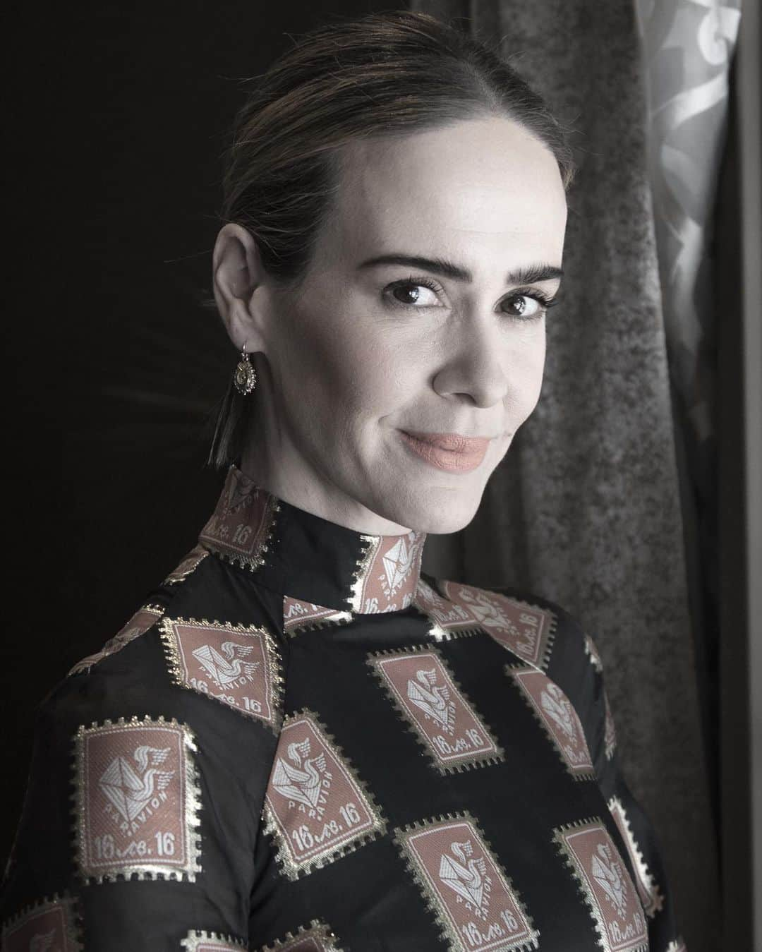 ゴールデングローブ賞さんのインスタグラム写真 - (ゴールデングローブ賞Instagram)「Sarah Paulson stars in the Netflix series 'Ratched.' Ratched is a suspenseful drama series that tells the origin story of asylum nurse Mildred Ratched. In 1947, Mildred arrives in Northern California to seek employment at a leading psychiatric hospital where new and unsettling experiments have begun on the human mind. The story is based on the 1962 novel 'One Flew Over the Cuckoo's Nest' by Ken Kesey. (📸: ©HFPA)」9月19日 8時00分 - goldenglobes