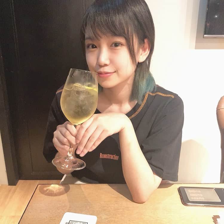 谷藤海咲さんのインスタグラム写真 - (谷藤海咲Instagram)「早くお酒が似合う女になりたいよ いつになったら年確から卒業できるの？」9月18日 23時28分 - tanifuji_misaki