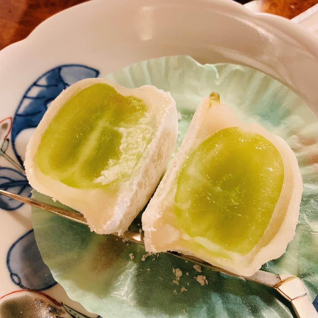 長沢裕さんのインスタグラム写真 - (長沢裕Instagram)「歴史ある老舗菓子店の船橋屋さん。お隣のカフェも素敵です。 砂糖をまぶした柚子皮が美味しすぎて病みつき案件です。 #船橋屋 #相馬駒焼#マスカット大福#相馬ブランド」9月18日 23時39分 - nagasawa_yu