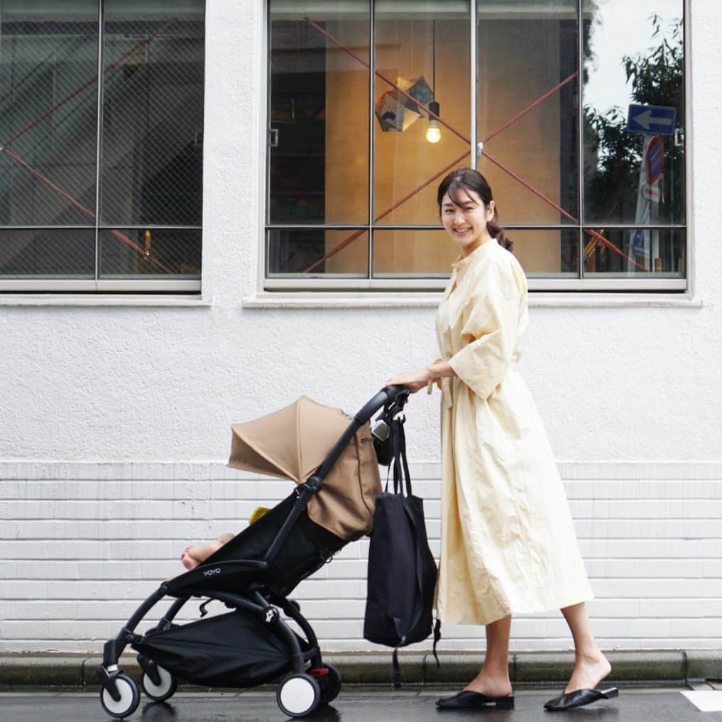 岩上陽子のインスタグラム：「yoyo2納車🧺 * トフィーの色味よいなぁ☕️ 押しやすくてスースー。 * ・stokkeのbeat ・bagabooのant ・babyzenのyoyo2 この三択で悩んだ。 * そしてuniqloUのトートリュックが優秀。 *  #ベビーカー選び * * * #ベビーカー購入#ベビーカー#ベビーカーグッズ#uniqlou2020aw#令和ベイビー#ママスタグラム#ユニクロコーデ#産後ママ#ベビー用品#ベビーグッズ#赤ちゃんのいる生活#赤ちゃんのいる暮らし#ベビーゼンヨーヨー#babyzenyoyo#babyzenyoyo2#8ヶ月赤ちゃん#生後8ヶ月ベビー#ユニクロユー#uniqlou#生後8ヶ月女の子#yoyo2#yoyobabyzen#出産準備#授乳コーデ#ママコーデ#ママバッグ#ユニクロユー#ママリュック#2wayトートバッグ#パデッド2wayトートバッグ」