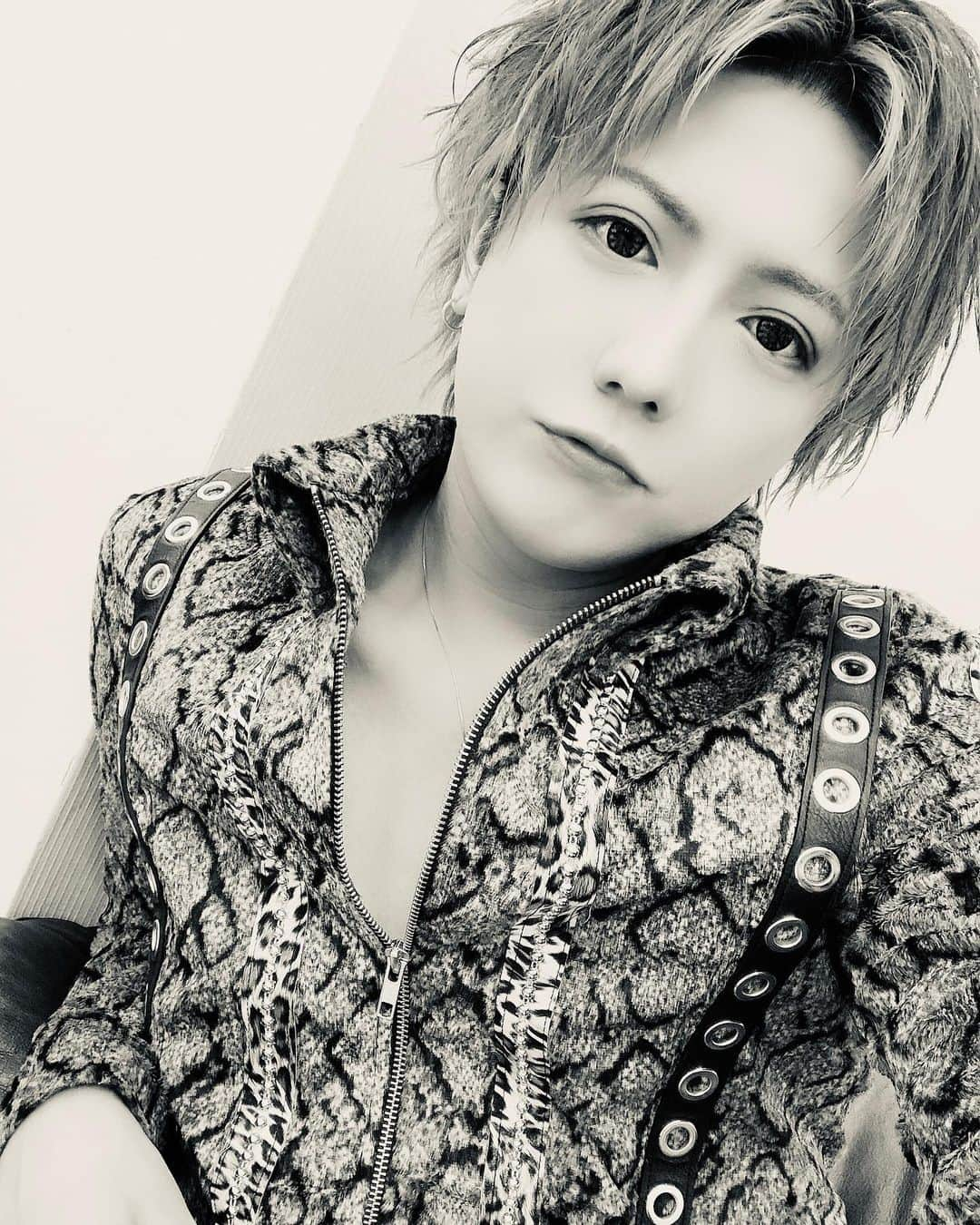 宏一のインスタグラム：「ギルド19公演のツアーお疲れ様でした！ 無事に完走できました。 ありがとう！！」