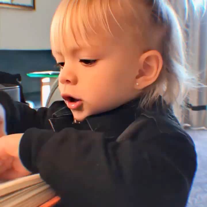 Eliana Michaelichin Bezerraのインスタグラム：「“Pai nosso que estais no céu, o pão nosso de cada dia, ficai de olho por cada dia”(😊rs) Obrigada senhor por nossa família. Tenham todos um final de semana repleto de união, amor e fé. #manuelamrseminstagram #maededois #maedemenino #maedemenina #amorpravidatoda #mariapassanafrente #painosso #fé #familia #deusconduz」
