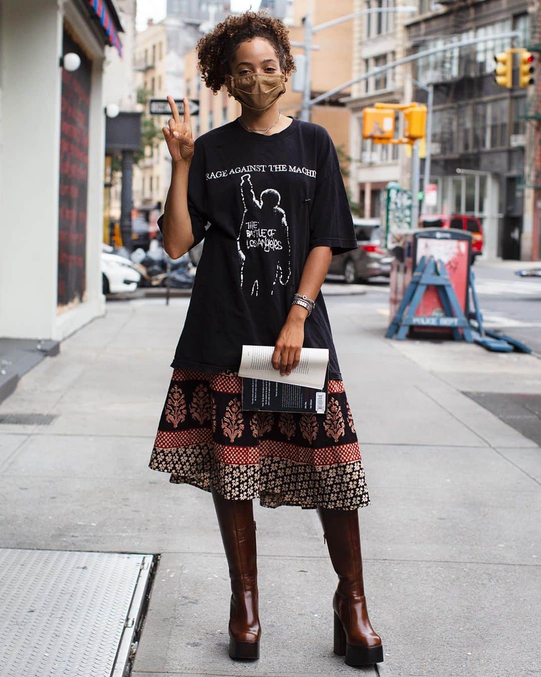スコット・シューマンのインスタグラム：「Not much fashion week but there’s still fashion on the street!!」