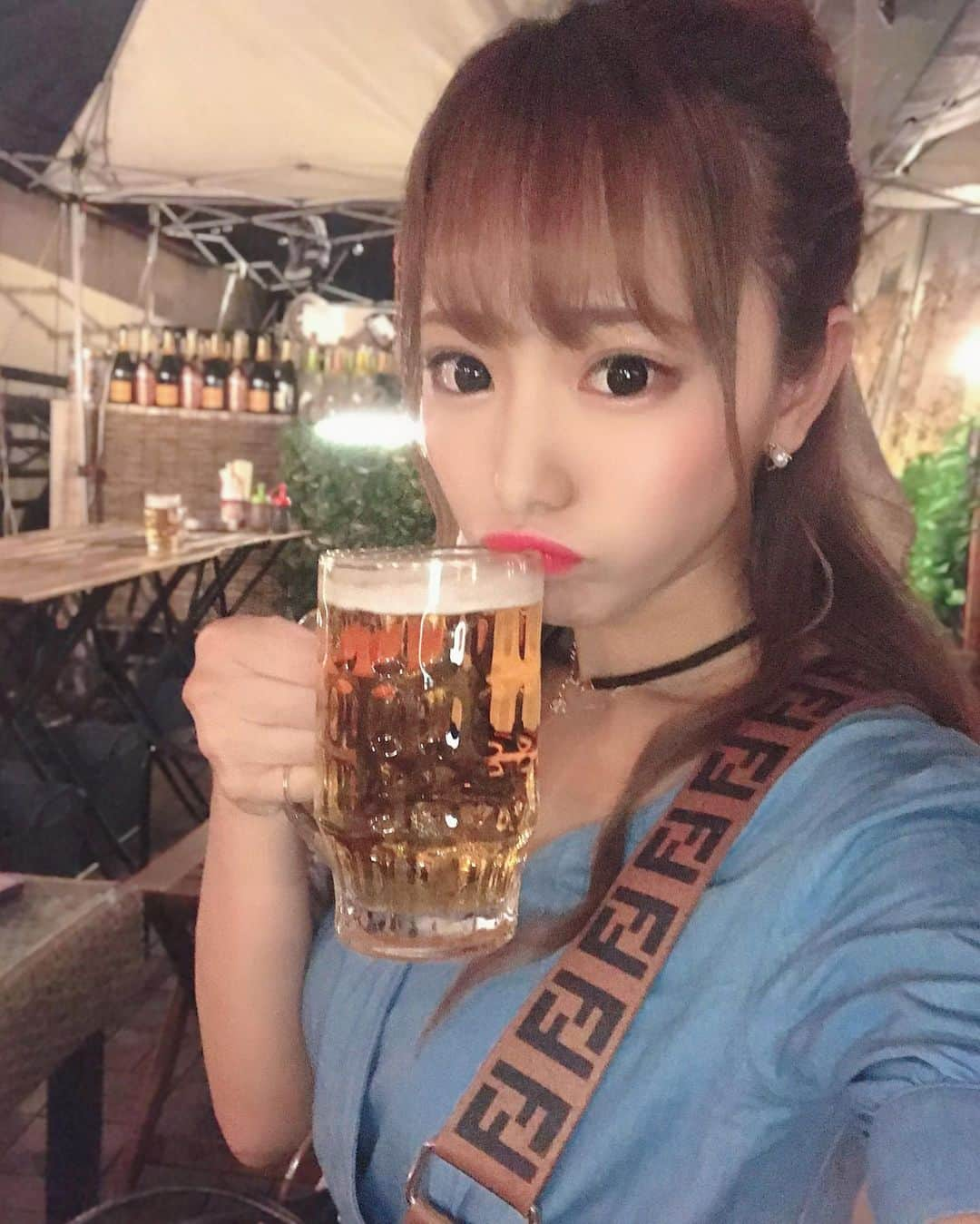 愛田杏奈さんのインスタグラム写真 - (愛田杏奈Instagram)「外でお昼からビール飲みたーい🍺❤️笑 . . .  #過去フォト #酒好き #飲兵衛 #アイドル #自撮り #selfie #セルフィー #ビール #酒好き女子 #ビアガーデン #BBQ #デニムワンピ #ハーフアップ #ハーフアップ団子 #FENDI #instagood #likeforlikes #followme #フォロワー増やしたい #gn」9月18日 23時59分 - anna_osada