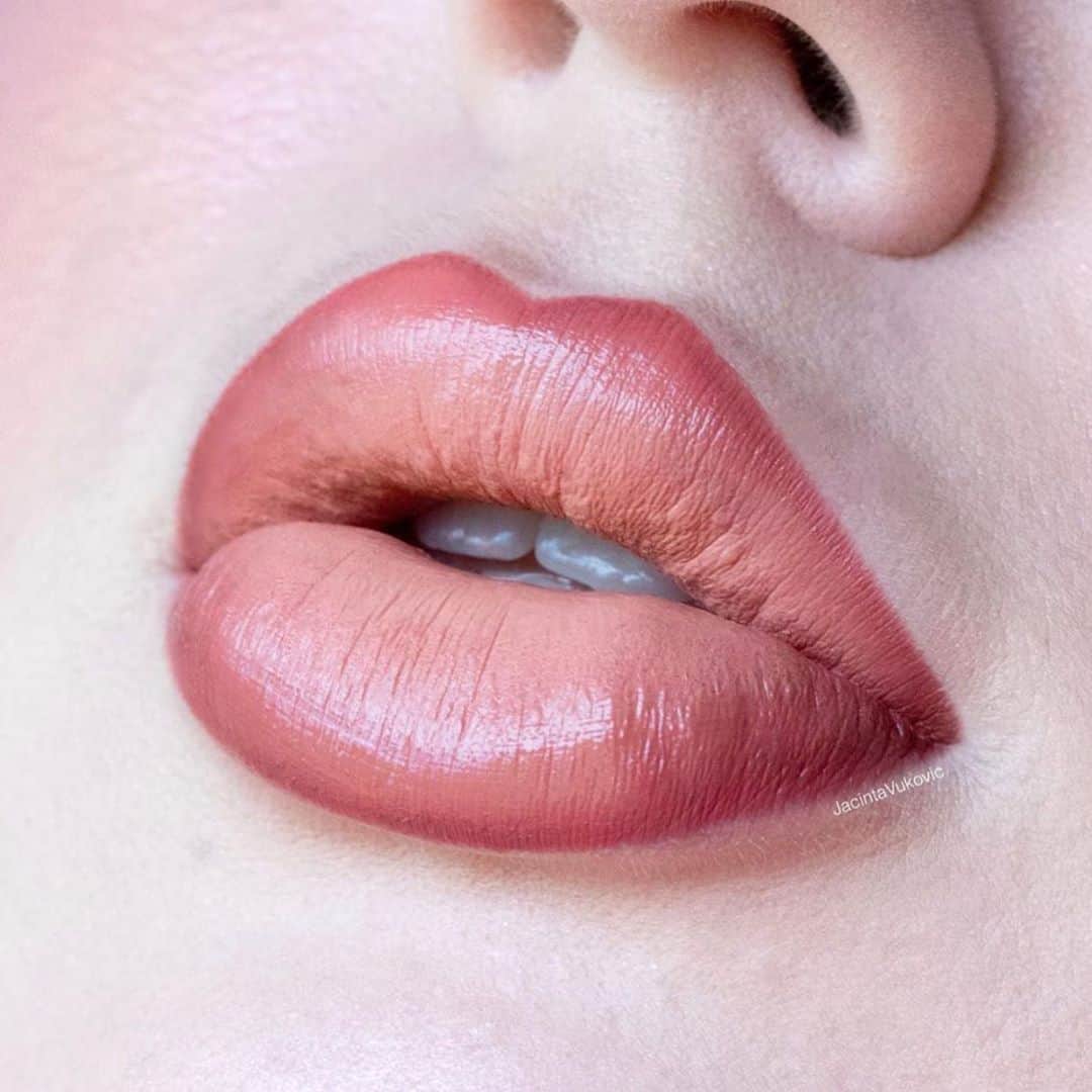 Jeffree Star Cosmeticsさんのインスタグラム写真 - (Jeffree Star CosmeticsInstagram)「Pucker up 💋 @jacintavukovic used our #velourliquidlipstick in the shade Butt Naked to help create this stunning nude ombré lip 💗 #jeffreestarcosmetics」9月19日 0時00分 - jeffreestarcosmetics