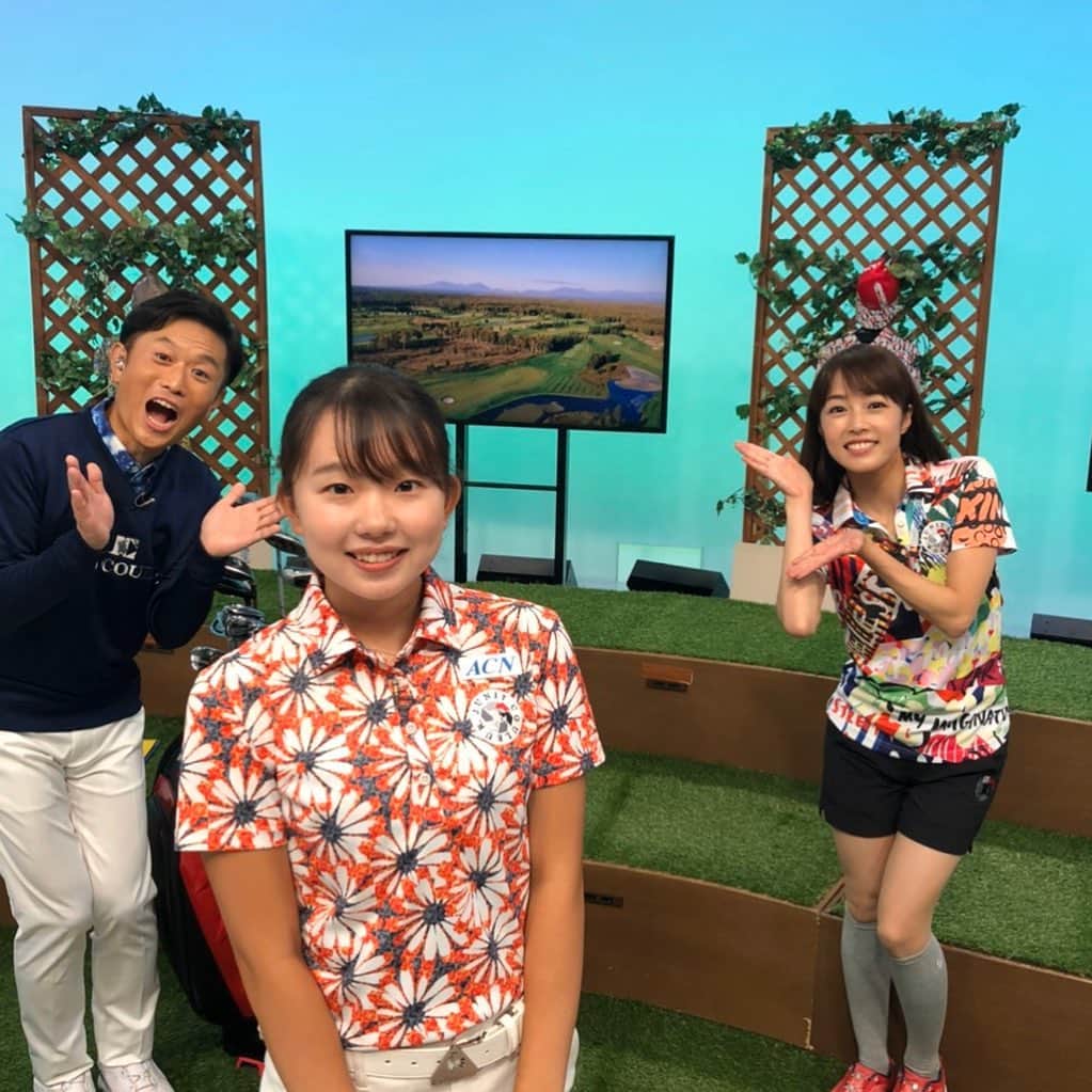 高橋春花のインスタグラム：「楽しんでいただけたでしょうか…？🥺 私たちはめちゃくちゃ楽しかったです！！ 参加していただいた皆さん ありがとうございましたー！！！ …びっくりびっくり。笑 これから2週間、アーカイブされますので今からでもご覧いただけます(^^) コメント欄ではネタバレのなきよう よろしくお願いしますねー！！ 直前インスタライブは画質が悪かったようで残念…。 本編はこれ以上ない環境でお送りしていますので（笑） 安心して綺麗な映像をご覧ください。 #ナイスオンゴルフ部 #HTBonライン劇場 で検索お願いします。 #山田彩歩　選手 #林和人#高橋春花 #HTB#アナウンサー」