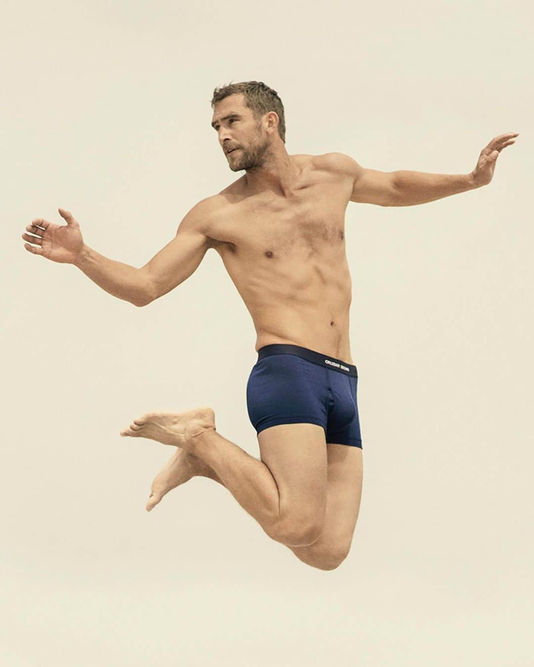 オールバーブラウンのインスタグラム：「Jump for joy! 🙌 It's almost the weekend. Whether you have a productive weekend ahead or plan to take it easy, feel your best in our breathable & soft stretch-cotton underwear. Shop our four classic styles & colours via our stories. ⤴️ #DoseOfSun #OrlebarBrown #OBsAroundTheWorld」