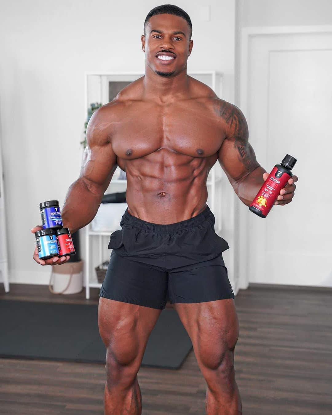 Simeon Pandaさんのインスタグラム写真 - (Simeon PandaInstagram)「The @innosupps Thermo Shred Stack has everything you need to aid torching stubborn body fat 🔥⁣ ⁣ All the individual products that help to keep me lean, that you’ve seen me use and talk about in one stack! 🙌🏾 ⁣ ⁣ 👉🏾 Follow @innosupps and visit INNOSUPPS.COM for exclusive offers and more info. ⁣ ⁣ #simeonpanda #innosupps」9月19日 0時15分 - simeonpanda