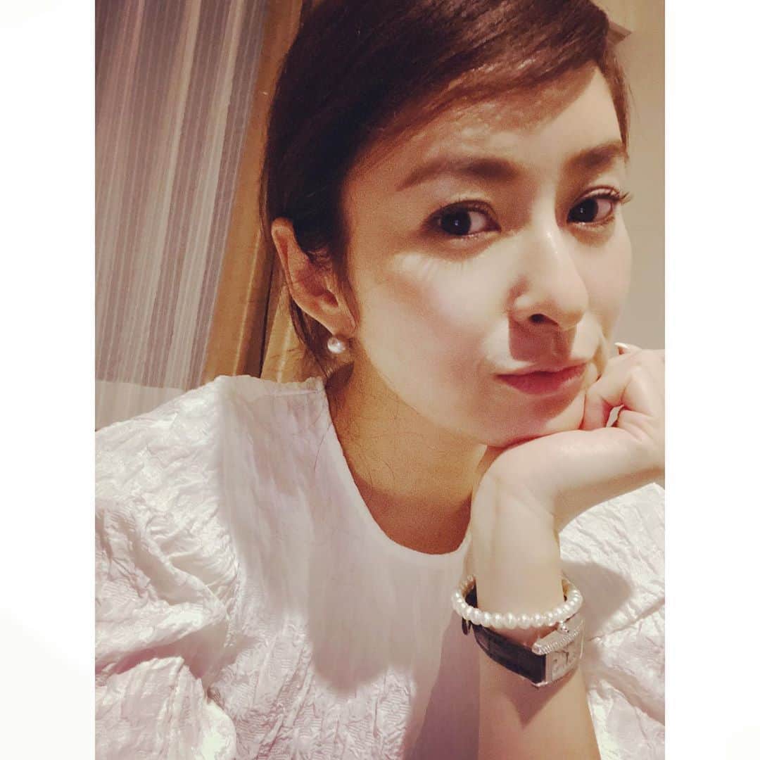 のインスタグラム：「誕生日月間🥂 あたたかくお祝いしてくれる友人たち❤︎ 日々 幸せだなーって眠りについています☺︎ 毎日に感謝❤︎ 今日もありがとう☺︎ おやすみなさい⭐ #happy #love #gn」