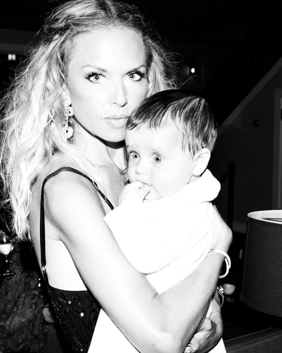 レイチェル・ゾーのインスタグラム：「#FBF Wishing I could rewind time 💔 ..this is me and 6 month old #Sky 😭 ..#myheart XoRZ」