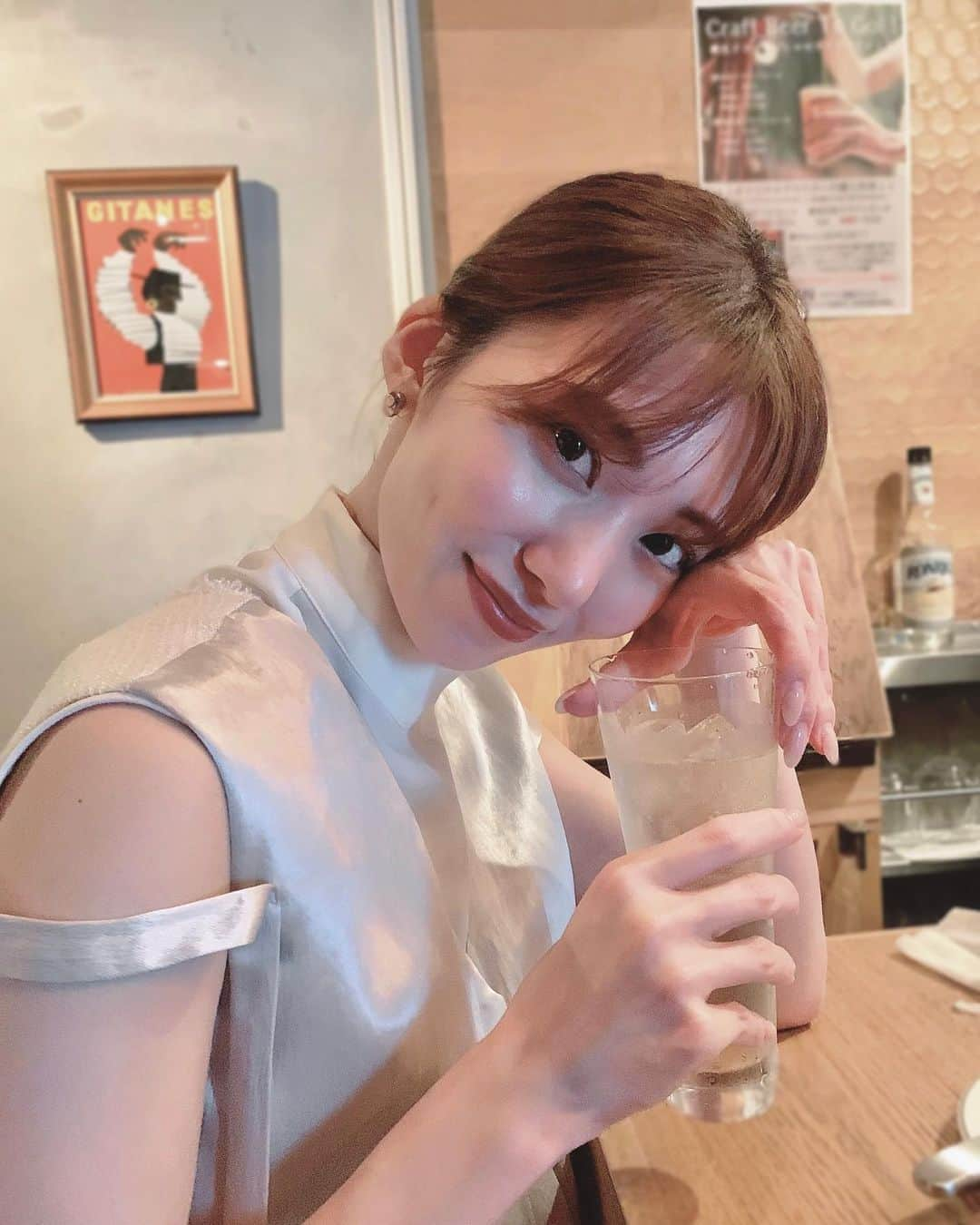 山岸逢花さんのインスタグラム写真 - (山岸逢花Instagram)「ぺろ酔い〜しあわせ〜〜 . . そしてそのまま布団にもぐる🥺おやすみぃ . . . #山岸逢花 #あいぱん #AV女優 #AV #aikayamagishi」9月19日 0時25分 - ayakayamagishi_