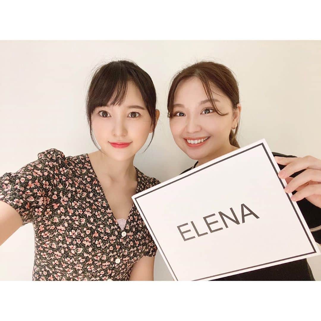 ELENAのインスタグラム：「元HKT48の兒玉遥様 ( @haruka_kodama ) ﻿ お身体のメンテナンスのためエレナご来店です🌸﻿ 疲れがとれてスッキリし大変満足してくれました🔥﻿ 皆さまも定期的のお身体のメンテナンスは大切にしましょう💆‍♀﻿ ﻿ 大人気のエレナ式 #小顔矯正 #美容整体 #骨盤矯正💆‍♀️﻿ 店舗によっては予約1ヵ月待ちの店舗もございます...早めのご予約をオススメします‼️﻿ そしてなんと、、関西方面初となる『 ELENA大阪 』が間もなくオープンします🎉﻿ 引き継ぎコロナ対策には徹底した体制をとっています✔︎✔︎﻿ ﻿ 🎁小顔矯正・美容整体・初回全て15%OFF!!🎁﻿ 予約はトップURLのホットペッパービューより‼👇﻿ @elena.4beauty」
