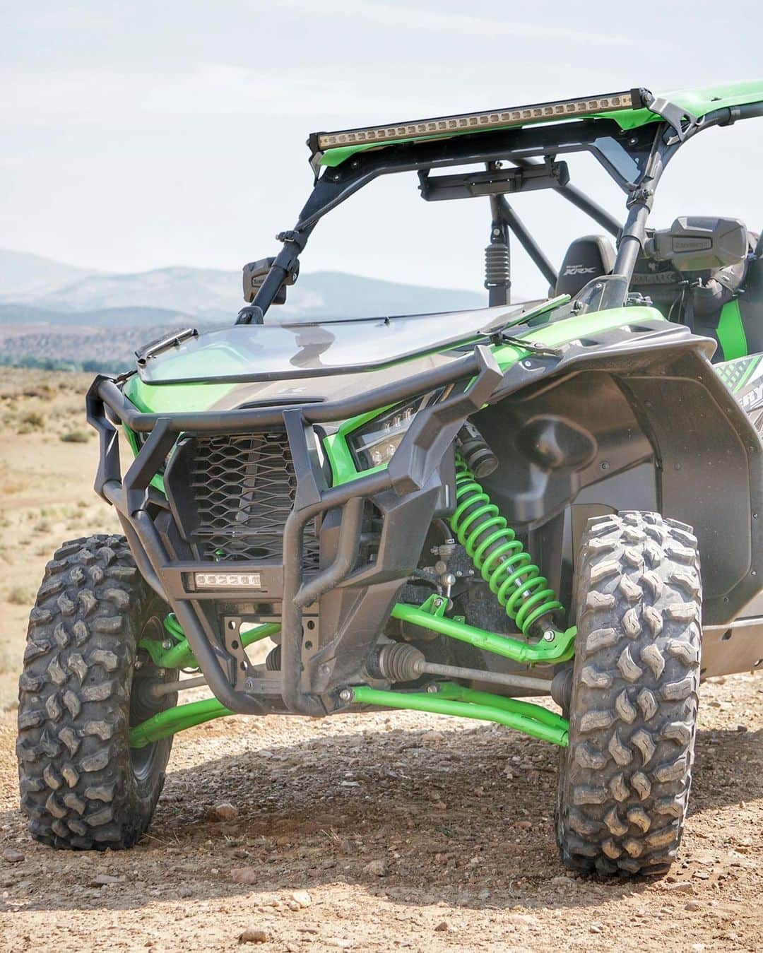 ストーン・コールド・スティーブ・オースチンのインスタグラム：「My KRX 1000 for #frontendfriday  @kawasakiusa #kawasaki #krx1000 #4x4   📸 @huntressdivine」