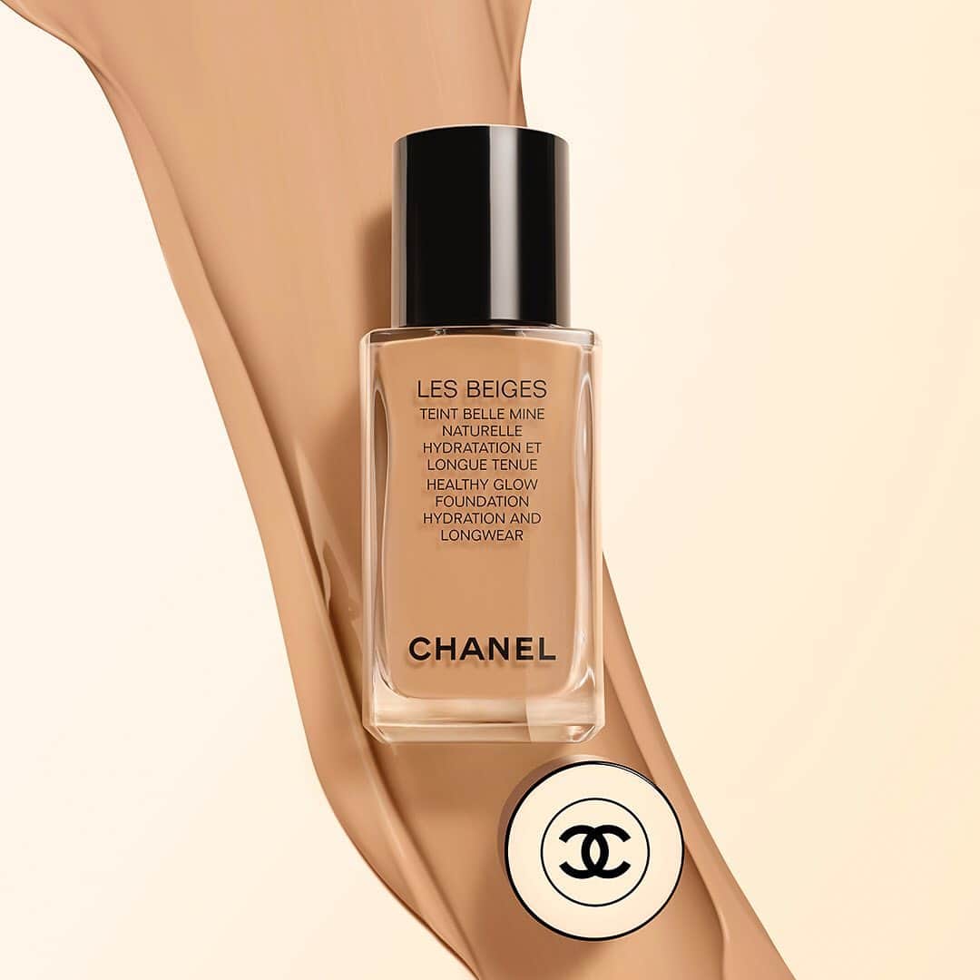 シャネルさんのインスタグラム写真 - (シャネルInstagram)「LES BEIGES. New HEALTHY GLOW FOUNDATION HYDRATION AND LONGWEAR. An imperceptible texture for a natural and luminous result. Hydrates and protects. Longwear. Available in 35 shades.   #LesBeiges #HealthyGlow #CHANELMakeup」9月19日 0時46分 - chanelofficial