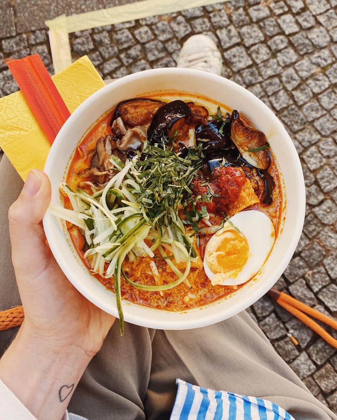 STIL IN BERLINのインスタグラム：「Eat that @mamakanberlin Nyonya Laksa with aubergines today and tomorrow at Urbanstr 6 from 5 to 9 - you can also get even more noodle treats by @thepandanoodle and @julezferments and drinks by @omiomi_kitchen」
