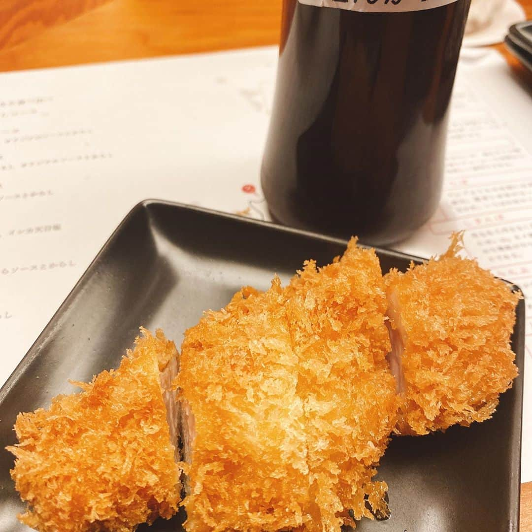 市川ヒロシさんのインスタグラム写真 - (市川ヒロシInstagram)「美味い店には行きたいけれど、 1人で行くのも何だし、 誘える女子もいないし、　 それなら男だけで行こうやまあ気を使わんし。  と、立ち上げ飲み会　 「美食アカデミー」の第二回。  今回は高田馬場とんかつひなたの かつ尽くしコース(要予約)  一品一品、どれももれなく美味しかった。 こんなにもとんかつは美味しいものだったたのか。 ナンバーワンは、、選べない！全員素敵。 そして綺麗。  良い思い出をありがとう。。⭐️🐷  #とんかつ #美食」9月19日 0時44分 - ichikawa.hiroshi