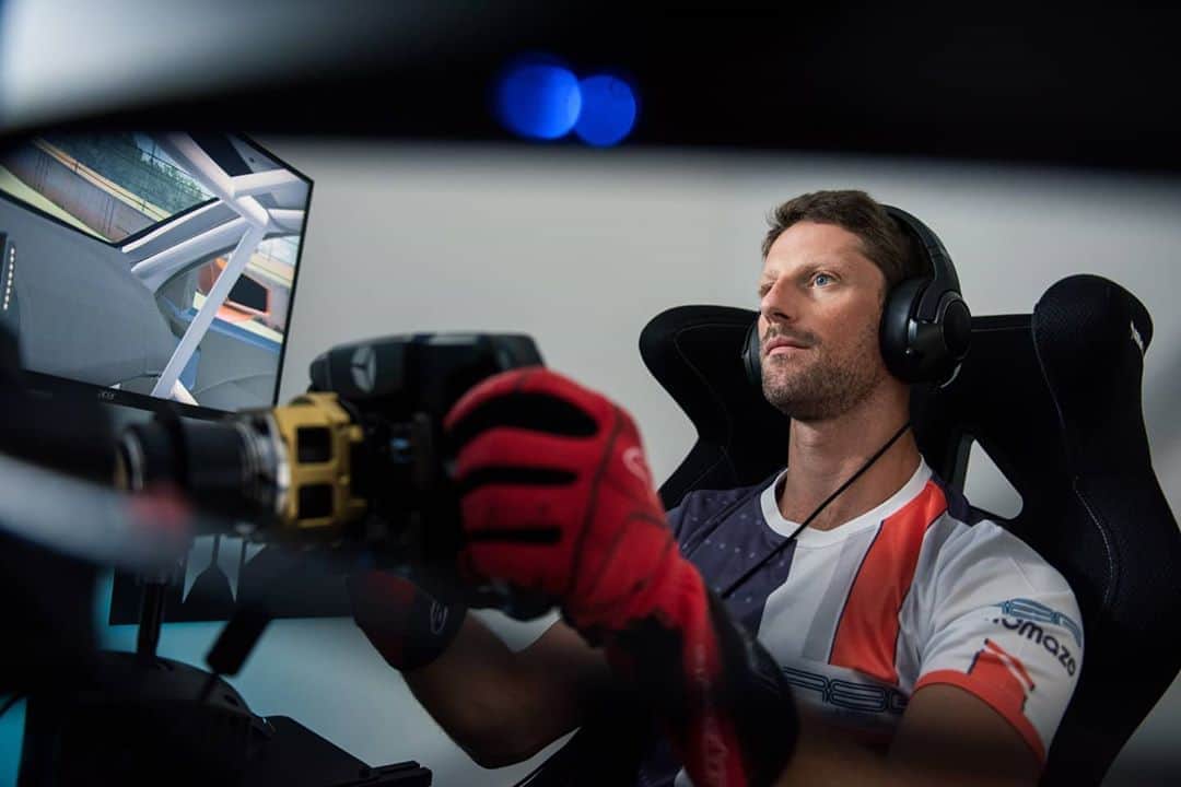 のインスタグラム：「No @f1 race this weekend so let's race with @r8gesports for the BMW 120 on @iracingofficial with my good friend @mathiasbeche  Follow us on twitch /grosjeanromain #r8g #simracing @bmwmotorsport」