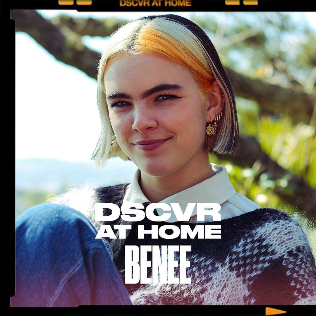 Vevoさんのインスタグラム写真 - (VevoInstagram)「Travel to New Zealand for a scenic session with one of 2020's biggest breakouts, @beneemusic. 🇳🇿👑 High up in a treehouse, she performed her catchy new single, "Snail," for #DSCVR at Home. ⠀⠀⠀⠀⠀⠀⠀⠀⠀ ▶️[Link in bio] #Benee #DSCVRatHome」9月19日 1時04分 - vevo