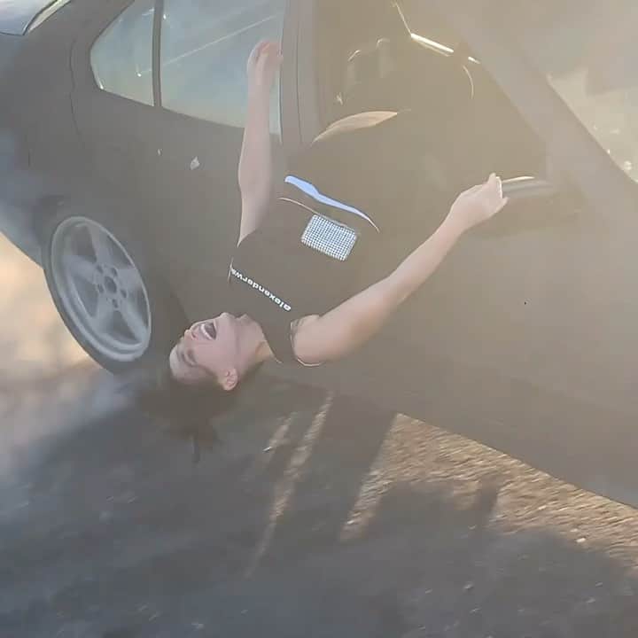 アレキサンダー・ワンのインスタグラム：「“Your crush is coming, act natural.” Me: -  please wear wang responsibly. do not try this stunt at home. 📹 @shadrinsky」