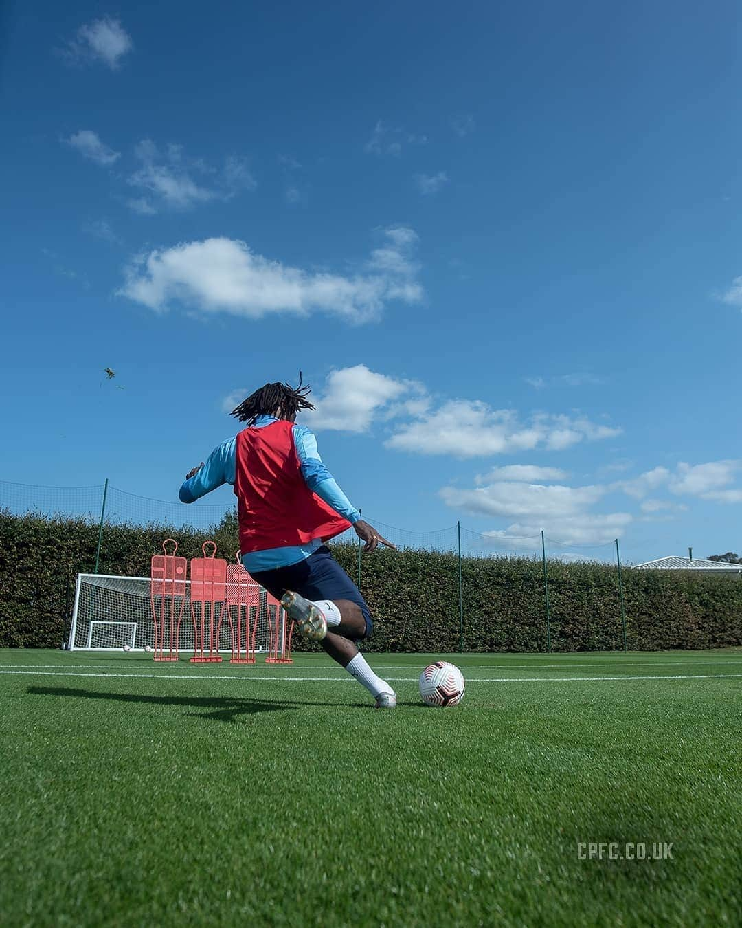 クリスタル・パレスFCさんのインスタグラム写真 - (クリスタル・パレスFCInstagram)「👊 Grind.  #CPFC #PremierLeague #PL #Eze #Eze25」9月19日 1時00分 - cpfc