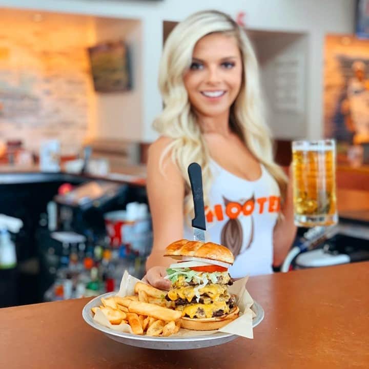 Hootersさんのインスタグラム写真 - (HootersInstagram)「We’ll always be proud of our wings. But not gonna lie… we have a sweet spot for our burgers, too. What better day to take a bite than #NationalCheeseburgerDay 🍔  Use code ONTHEFLY20 for 20% off $30+ orders or code ONTHEFLY25 for 25% off $50+ orders on HootersOnTheFly.com or our app.   *Valid at participating locations only. Cannot be combined with other offers.」9月19日 1時01分 - hooters