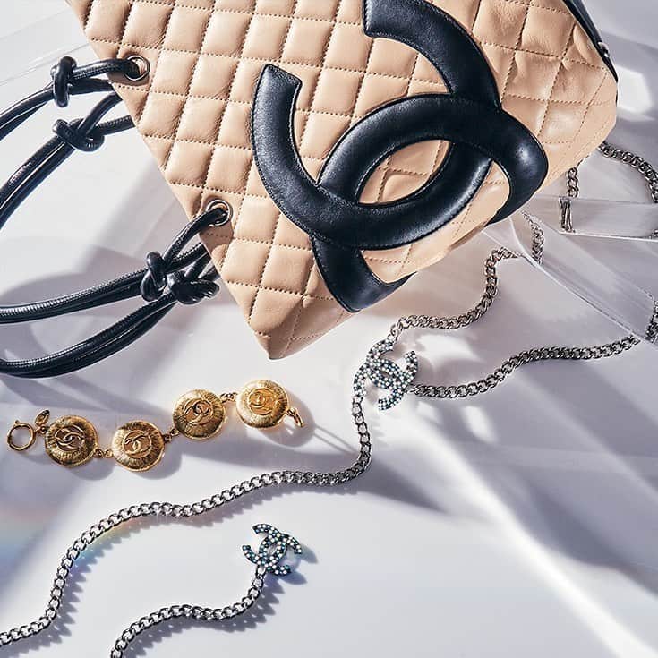 GILTのインスタグラム：「Vintage #Chanel is here with 50 new-to-site styles. You know what to do. Link in bio.」