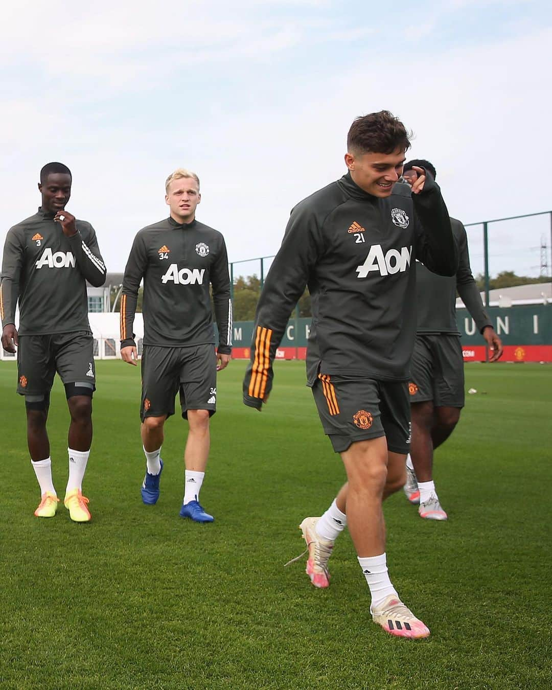 マンチェスター・ユナイテッドさんのインスタグラム写真 - (マンチェスター・ユナイテッドInstagram)「Striding towards the new season 😤🚶‍♂️ #MUFC #PremierLeague」9月19日 1時16分 - manchesterunited