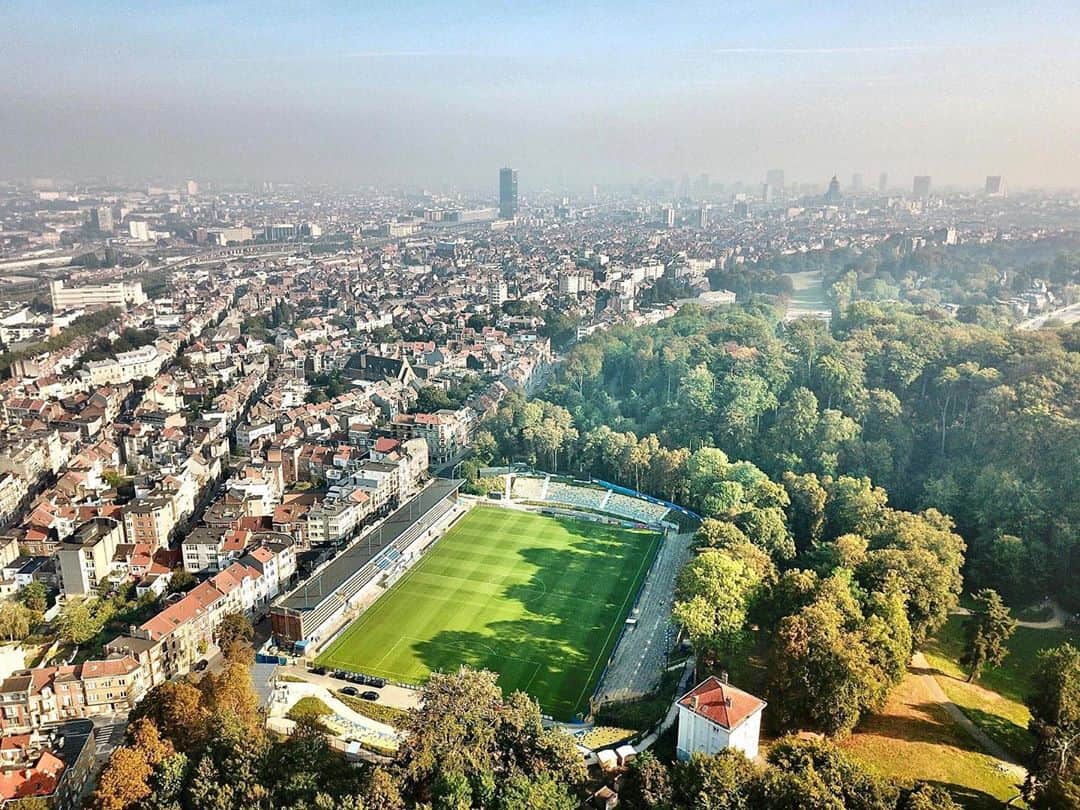 セバスチャン・ポコニョーリのインスタグラム：「@rusg.brussels 💛💙 #djimavicpro 📸」