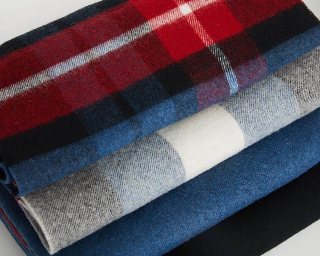 ウォントのインスタグラム：「Scottish plaids and knitted craftsmanship.  Discover our lambswool scarves, carefully crafted in Scotland—link in bio.  #wantlesessentiels #worldofwant #madeinscotland」