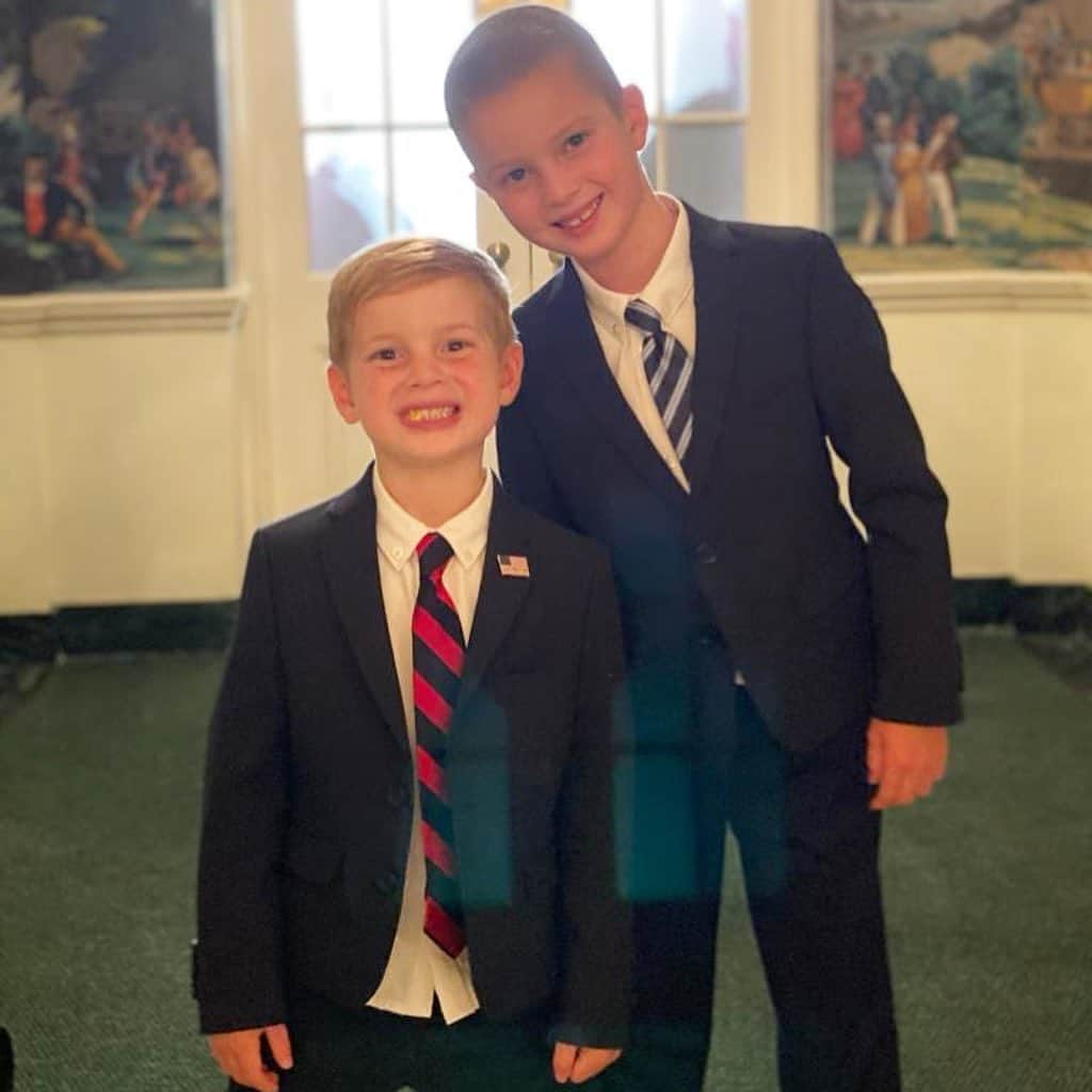 イヴァンカ・トランプさんのインスタグラム写真 - (イヴァンカ・トランプInstagram)「Some snaps taken at the White House before my RNC introduction of “grandpa” three weeks ago.  With Theo and Joseph this hyper before the speeches even began it’s a miracle they made it through the evening! We ALL left it all on the field that night, as evidenced by Theo’s expression in the last pic! 😂 (Photos: before, during, after)」9月19日 1時31分 - ivankatrump