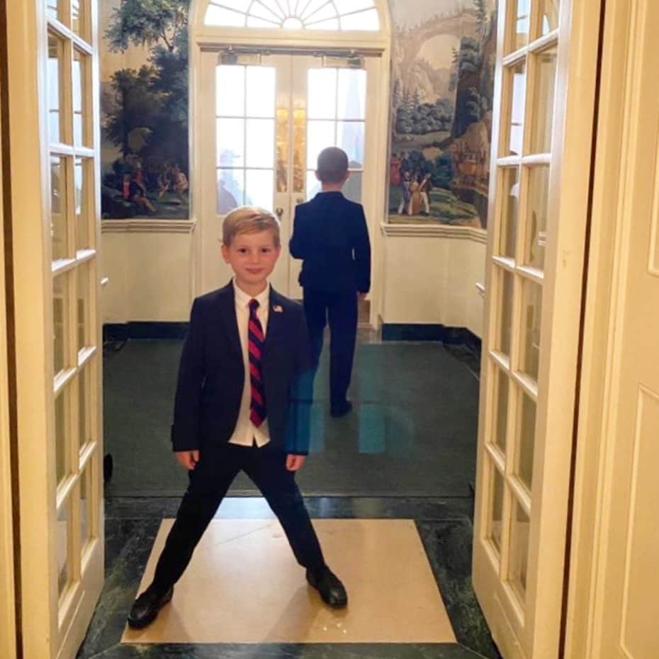 イヴァンカ・トランプさんのインスタグラム写真 - (イヴァンカ・トランプInstagram)「Some snaps taken at the White House before my RNC introduction of “grandpa” three weeks ago.  With Theo and Joseph this hyper before the speeches even began it’s a miracle they made it through the evening! We ALL left it all on the field that night, as evidenced by Theo’s expression in the last pic! 😂 (Photos: before, during, after)」9月19日 1時31分 - ivankatrump